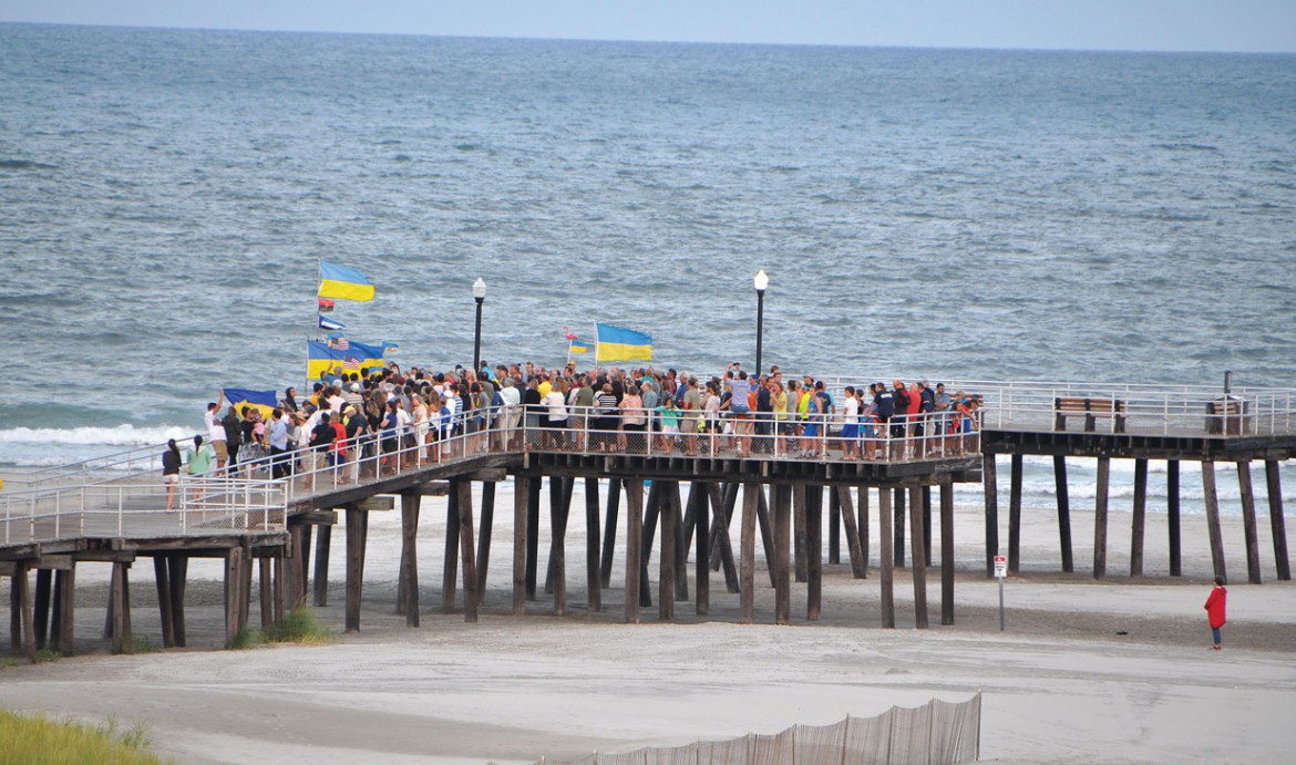To manifest the unity of the Ukrainian diaspora with Ukraine, flashmobs were organized in various cities on August 22, as a lead-in to the 23rd anniversary of the re-establishment of Ukraine’s independence. The flashmobs were the initiative of the organization Razom for Ukraine. Seen here are flashmobs in Washington (above) and Wildwood, N.J.