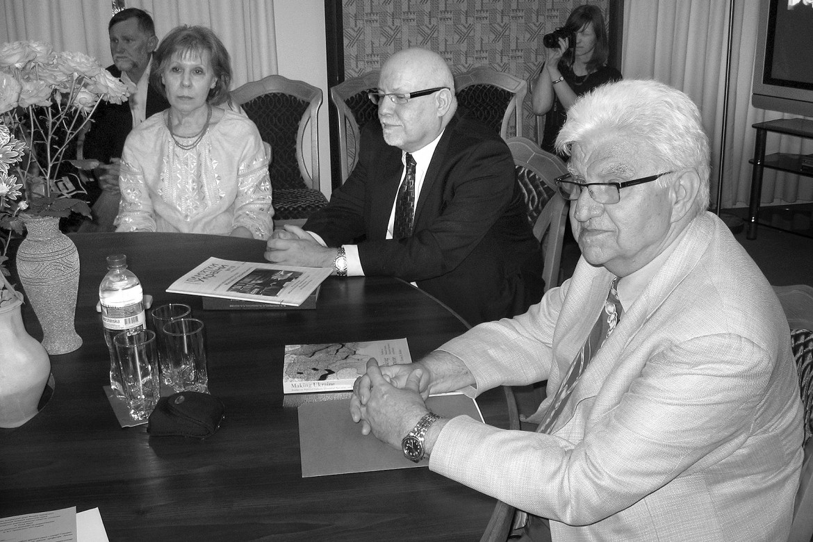 Prof. Zenon E. Kohut was honored on his 70th birthday with a roundtable discussion on the history of the Ukrainian Kozak Hetmanate held on June 26 in Kyiv.