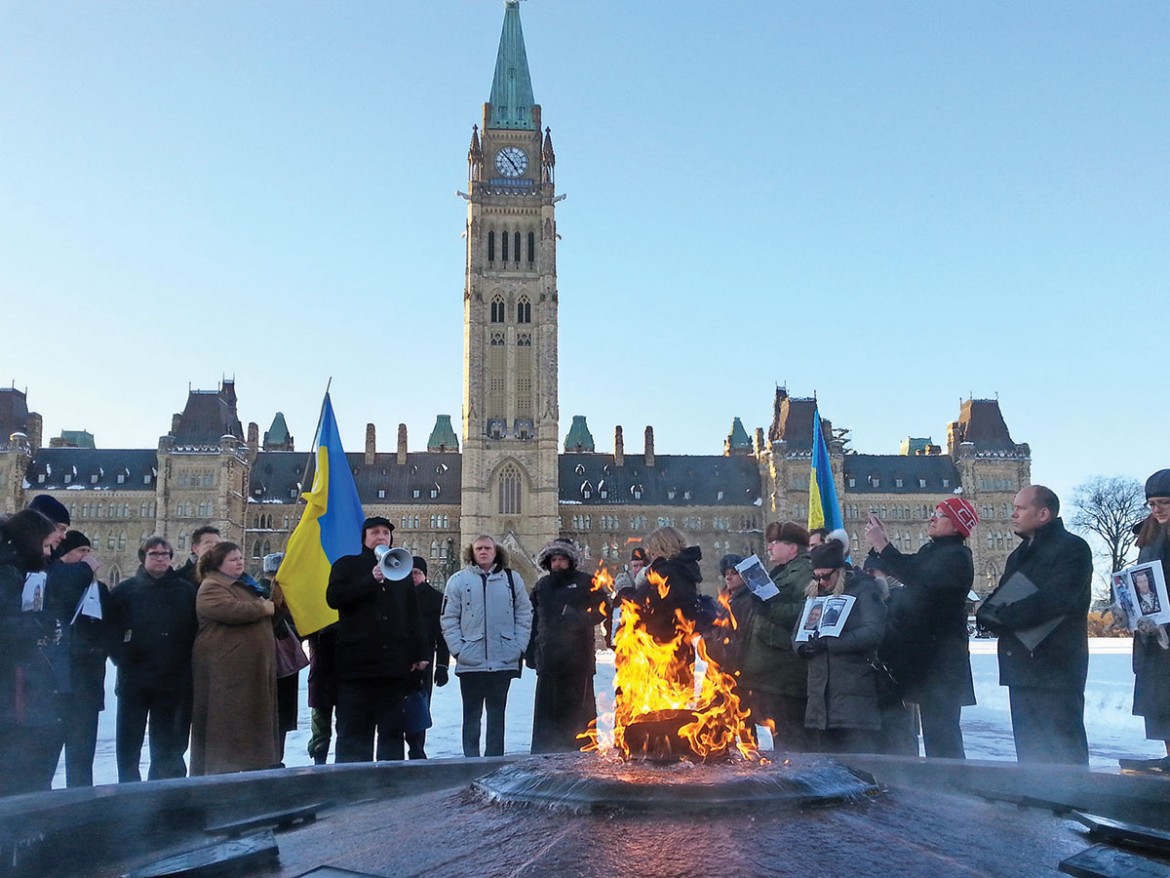 Andriy Parubiy and the Ukrainian community of Ottawa pay tribute to the Euro-Maidan’s heroes on Parliament Hill.