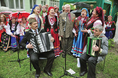 Singers and musicians perform at a Victory Day holiday hosted by the Solomianskyi District Administration in Kyiv on May 7.