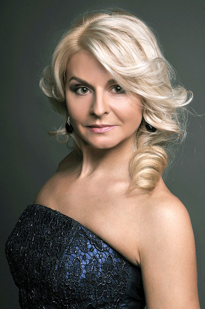 Soprano Zoya Rozhok and pianist Oleh Rudnytsky are among the artists who will perform at the Grazhda during the summer season.