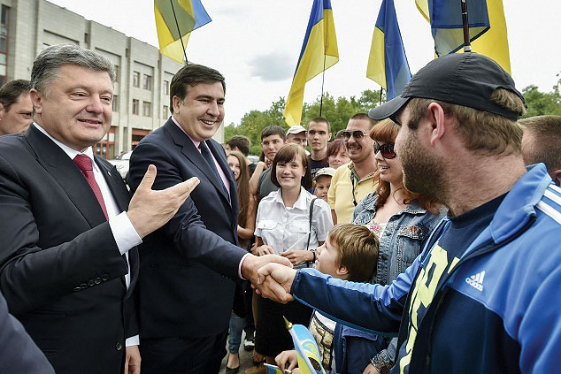Ukrainian President Petro Poroshenko presents former Georgian President Mikheil Saakashvili as the new head of the Odesa Oblast State Administration to local residents on May 30.