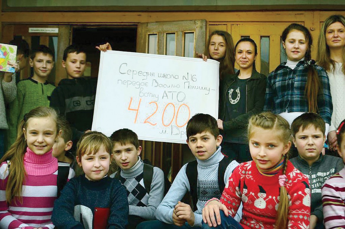 Students of Middle School No. 16 in Drohobych, which put on a concert to raise funds for Vasyl Pelysh, the soldier whose arm was amputated for having a “Ukraine” tattoo.