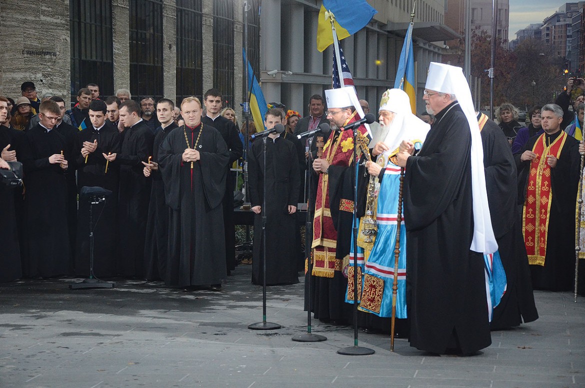Patriarch Sviatoslav of the Ukrainian Greek-Catholic Church, Patriarch Filaret of the Ukrainian Orthodox Church – Kyiv Patriarchate and Metropolitan Antony of the Ukrainian Orthodox Church of the U.S.A., lead the blessing of the Holodomor Memorial.