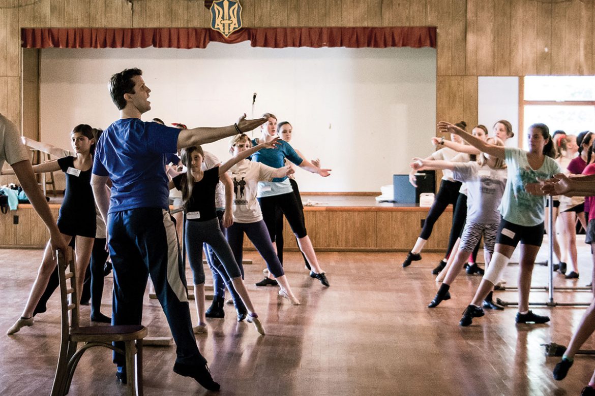 Guest choreographer Andrij Dobriansky leads a dance class.