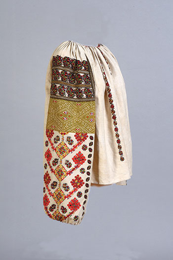 A late 19th century woman’s shirt, or “sorochka” (embroidery on plain weave), from the Bukovyna region, Chernivtsi Oblast, eastern Carpathians, Ukraine. (UM Collection)