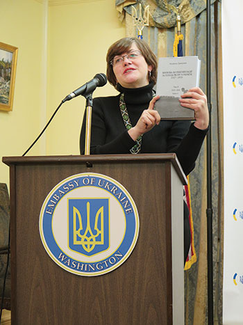 Liudmyla Hrynevych delivers her presentation and discusses the latest volume of her Ukrainian-language book, “Chronicle of Collectivization and the Holodomor in Ukraine, 1927-1933.”