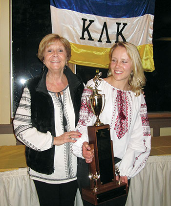 KLK President Vira Popel presents the traveling trophy for the fastest female skier of the 2017 races to Maya Stawnychy.