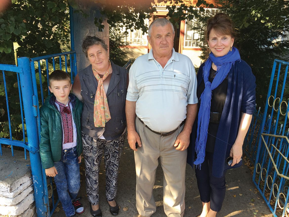 Holly Palance, daughter of Oscar-winning actor Jack Palance (Palahniuk), stands with the mayor and his family in the village of Ivane-Zolote in Ternopil Oblast on September 15. 