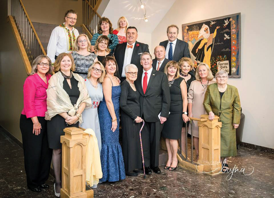 The Ukrainian National Museum committee and performers at the gala.